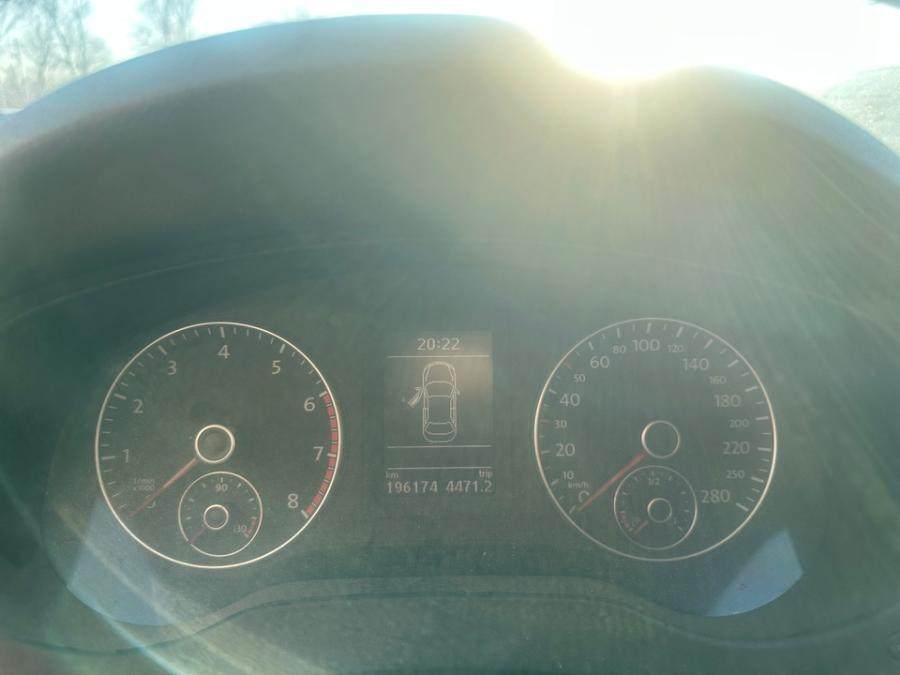 1月8日乌鲁木齐大众牌新AW8138小型轿车网络拍卖公告