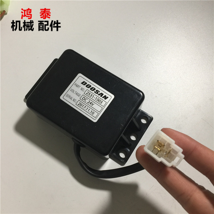 斗山225大宇220雨刮计时器继电器