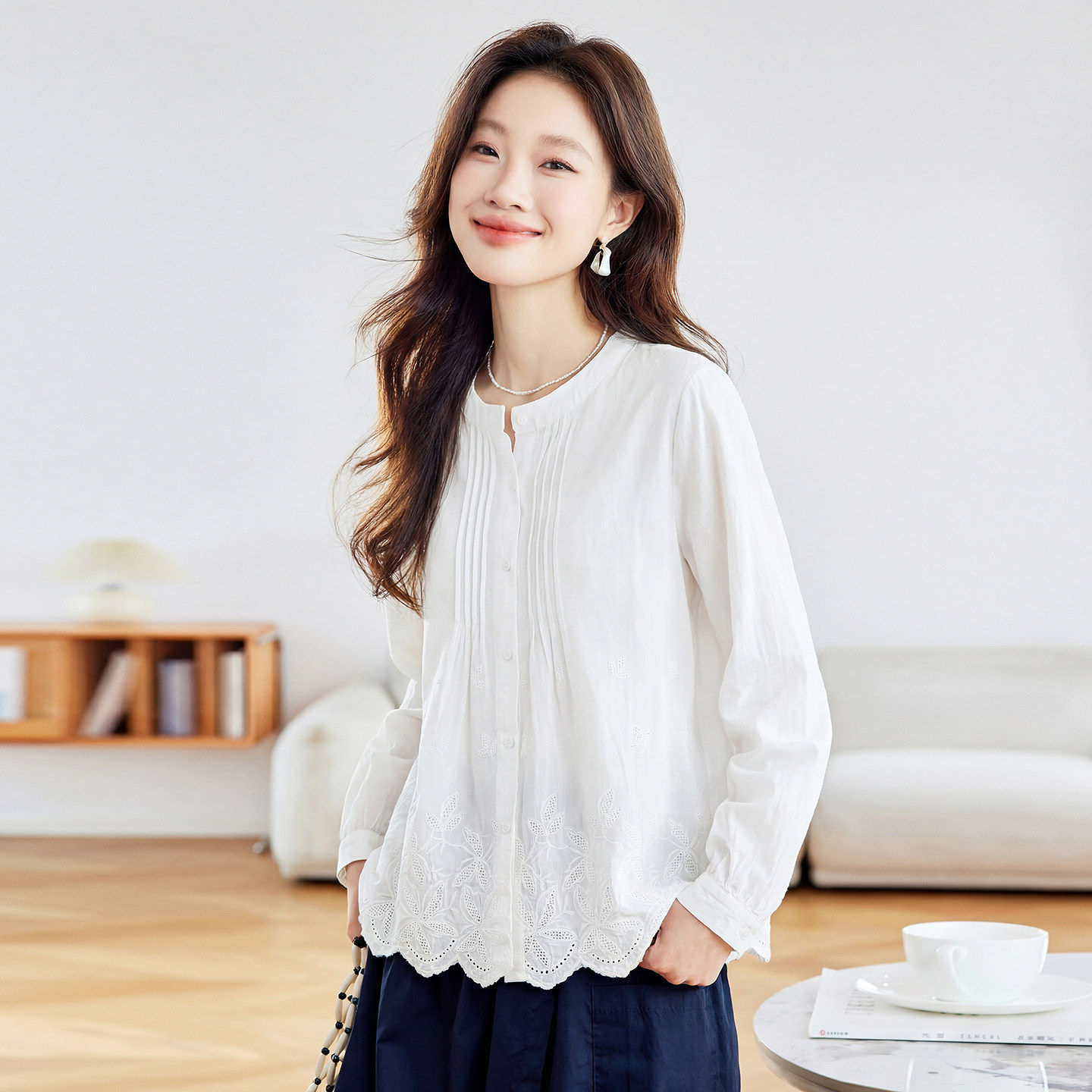 法式纯棉白色长袖衬衫女2026春装新款宽松减龄高级感轻奢超火上衣