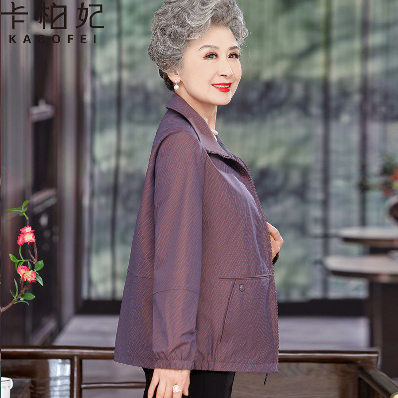 老年人春装女风衣短款60