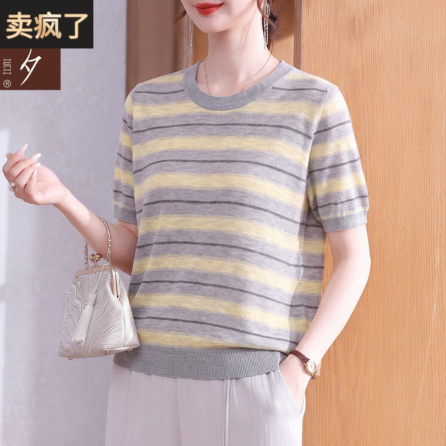 母亲节衣服妈妈夏装条纹冰丝大码t恤洋气高贵上衣服中老年女短袖