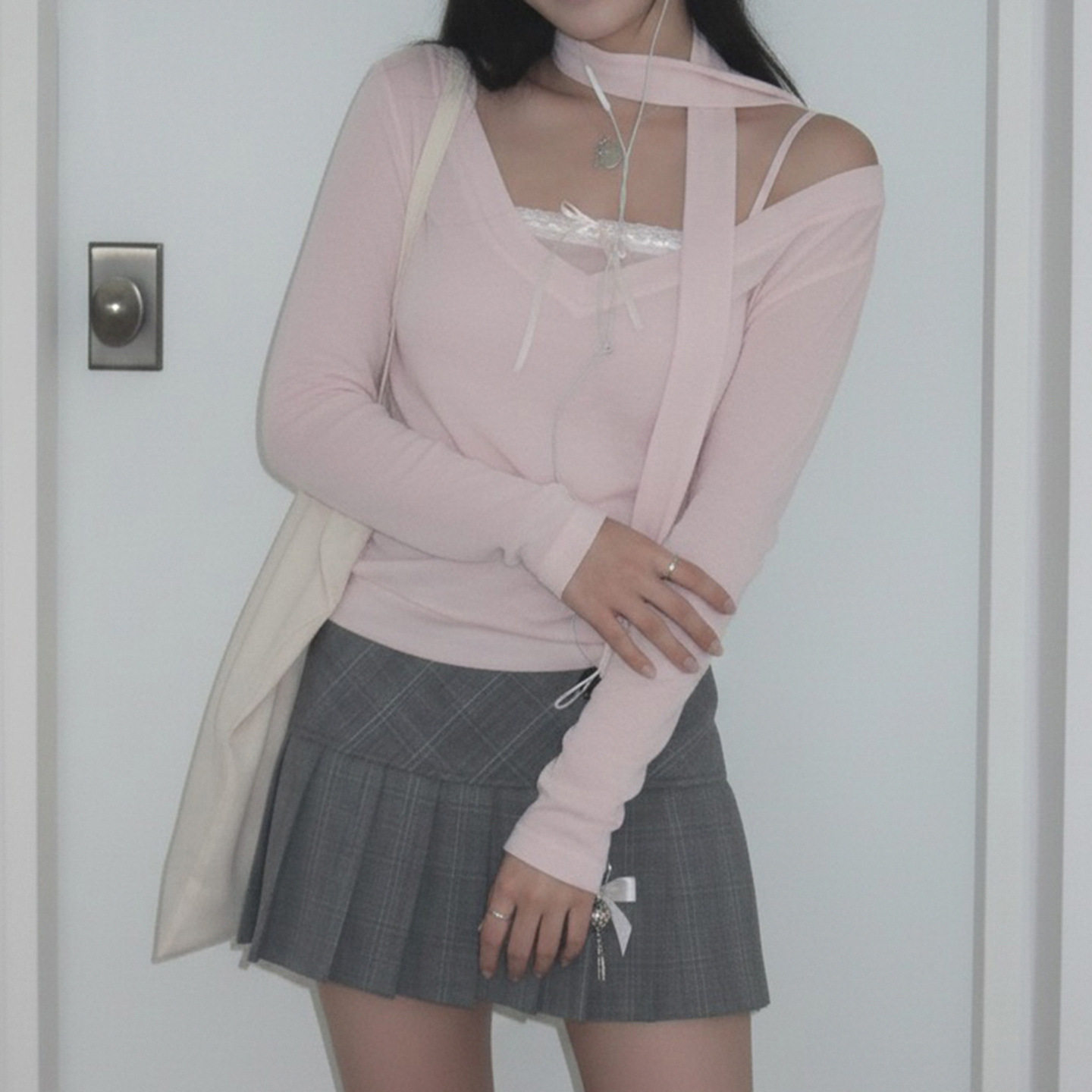纯欲少女风蕾丝V领减龄两件套长袖T恤围脖装饰吊带修身芭比粉上衣
