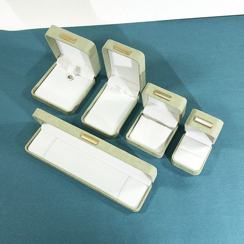 高级感金属牌仿皮绒首饰品盒耳钉