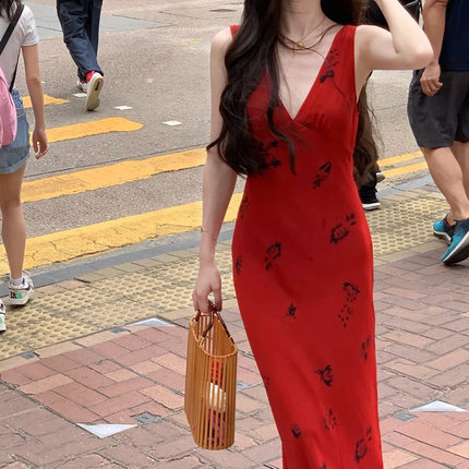 蔷薇 红色v领吊带连衣裙女夏收腰包臀度假裙长款气质显瘦潮流热卖