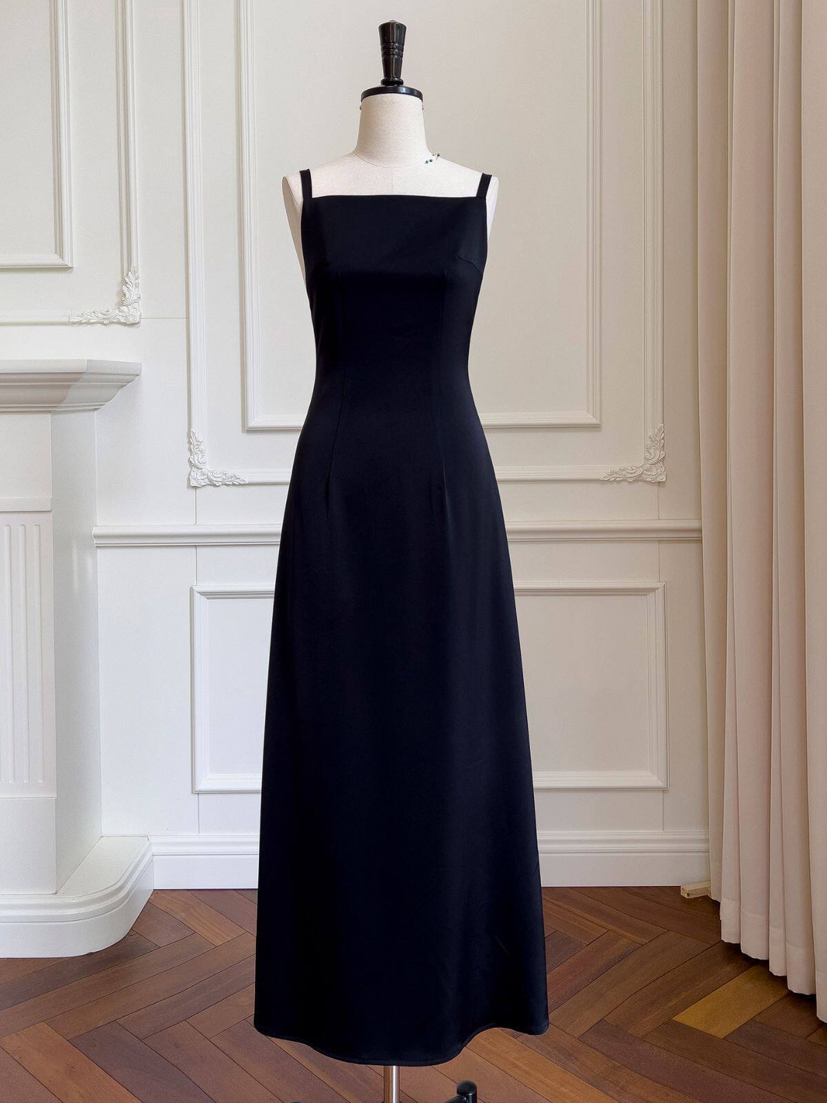 法式方领无袖露背高腰显瘦吊带连衣裙复古气质赫本风小黑裙高级感