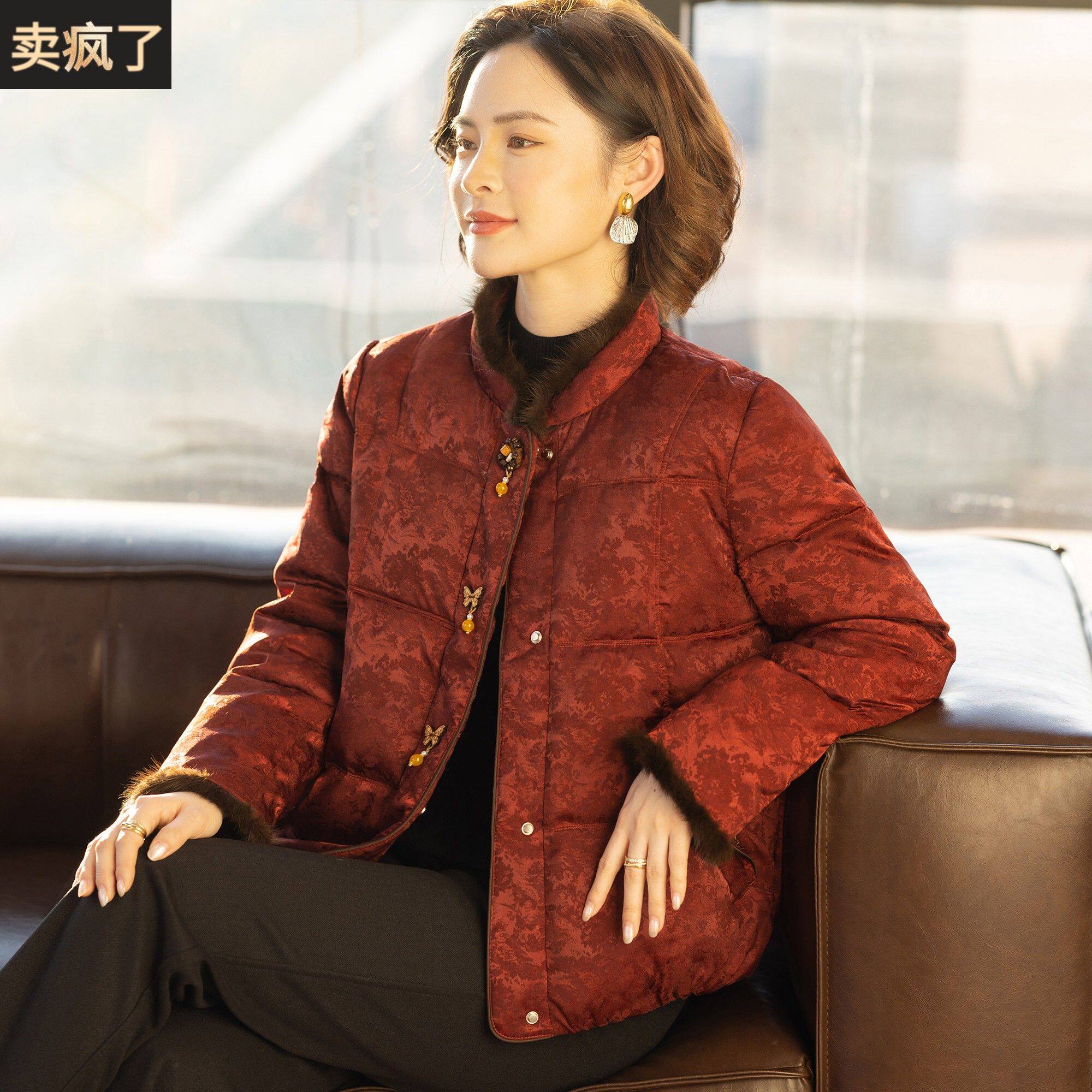 洋气妈妈羽绒服短款冬装外套本命年红色上衣服中老年女士五十多岁