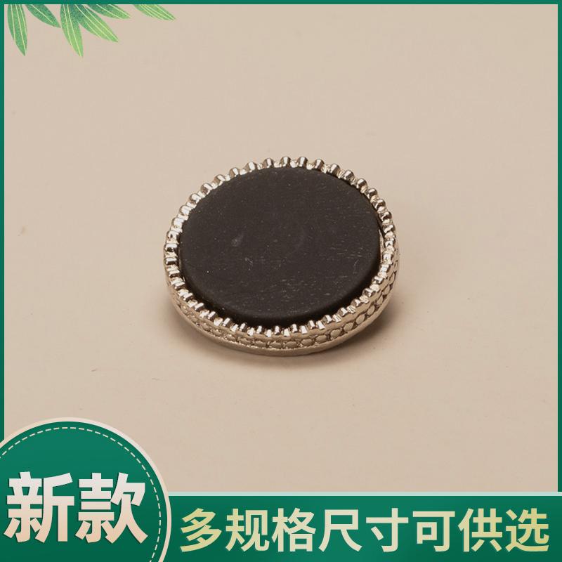 特色外套牛仔裤的女士睡衣大衣