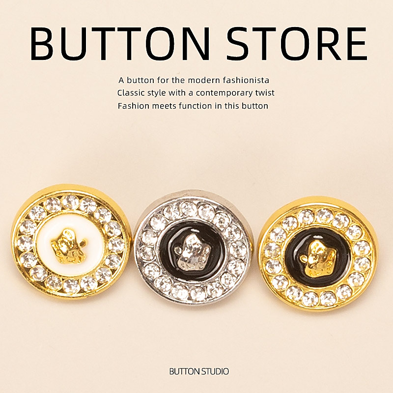 白色婴儿黑色高端精致小纽扣衬