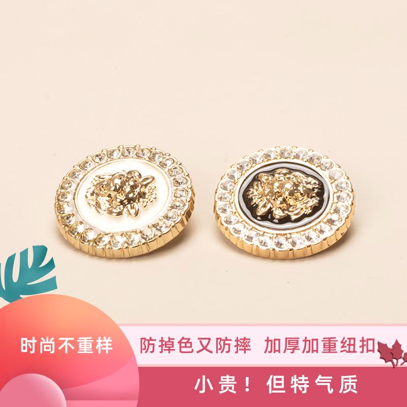 精致的大衣开衫毛衣纽扣各种大