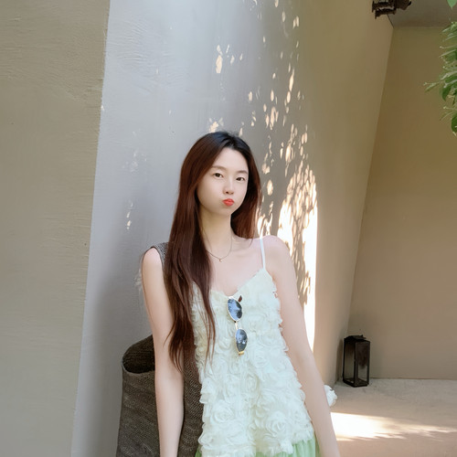 DARA ROSE-千金风清新米色立体玫瑰花朵米色吊带背心S9602