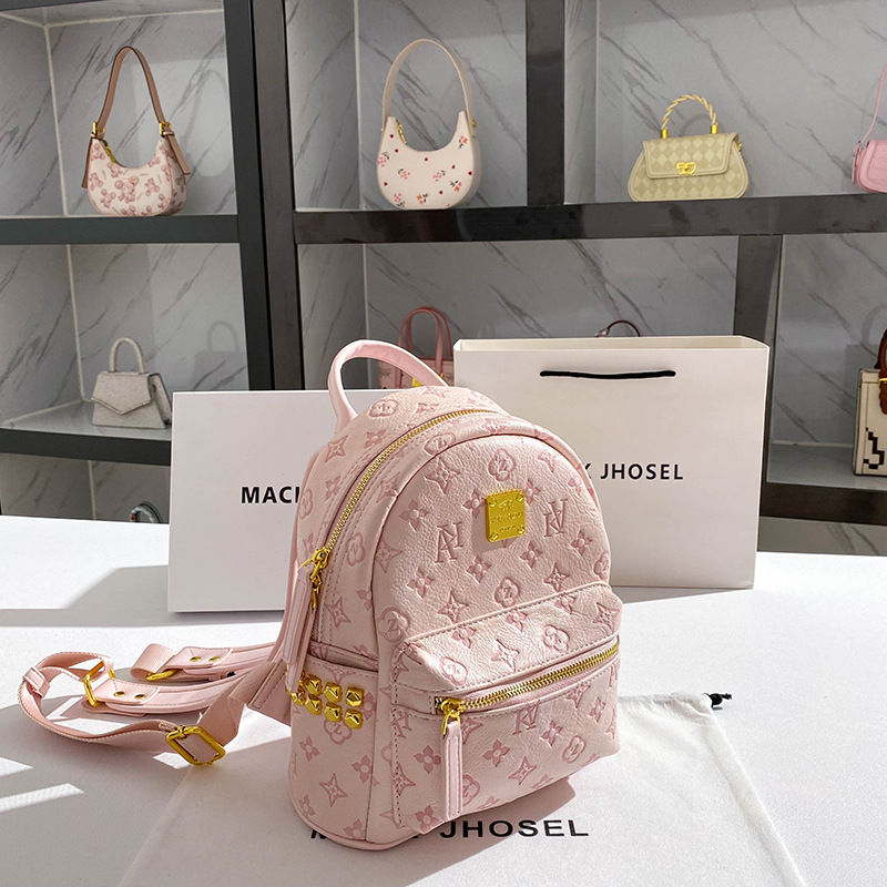 流行粉色大容量双肩包包高级感时尚柳钉小背包