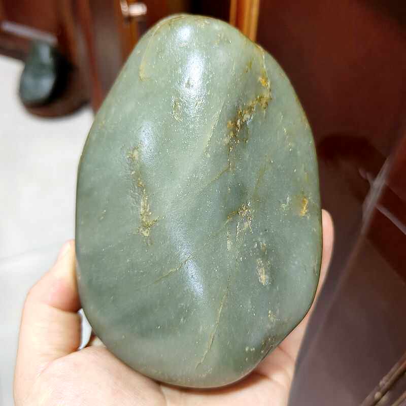 大块青玉籽料圆润小摆件玉石把件