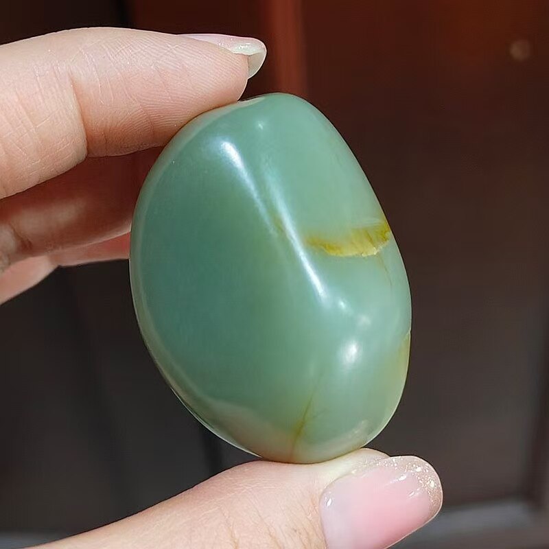 53克和田玉青玉籽料原石 沙枣青玉一细特色玉石小把件玩料雕刻料