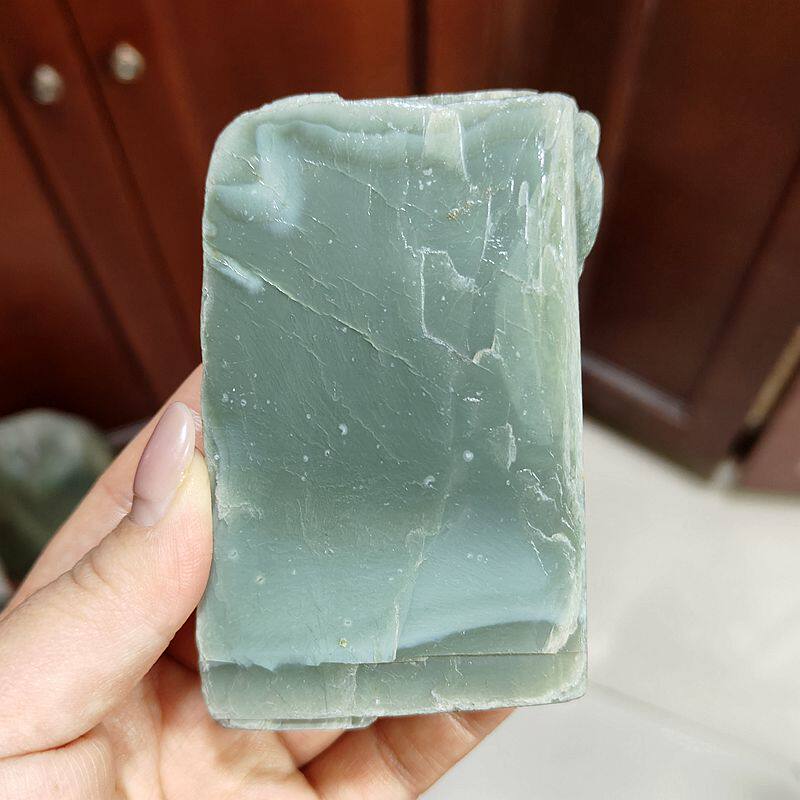 新疆沙枣青细料直闪石特色玉料