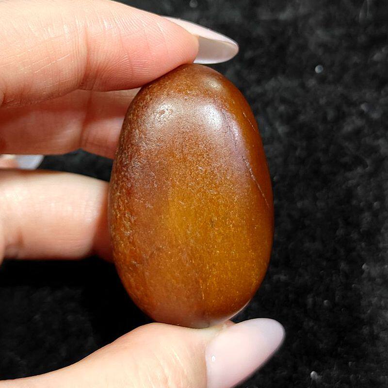 47克和田玉红沁红玉籽料原石 新疆老熟枣红皮红沁饱满小籽料吊坠