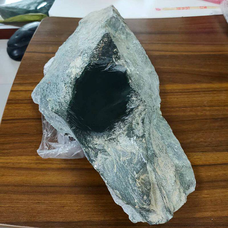 已结缘 28斤重和田玉塔青 一细黑羊脂山料珠宝级手镯料收藏投资