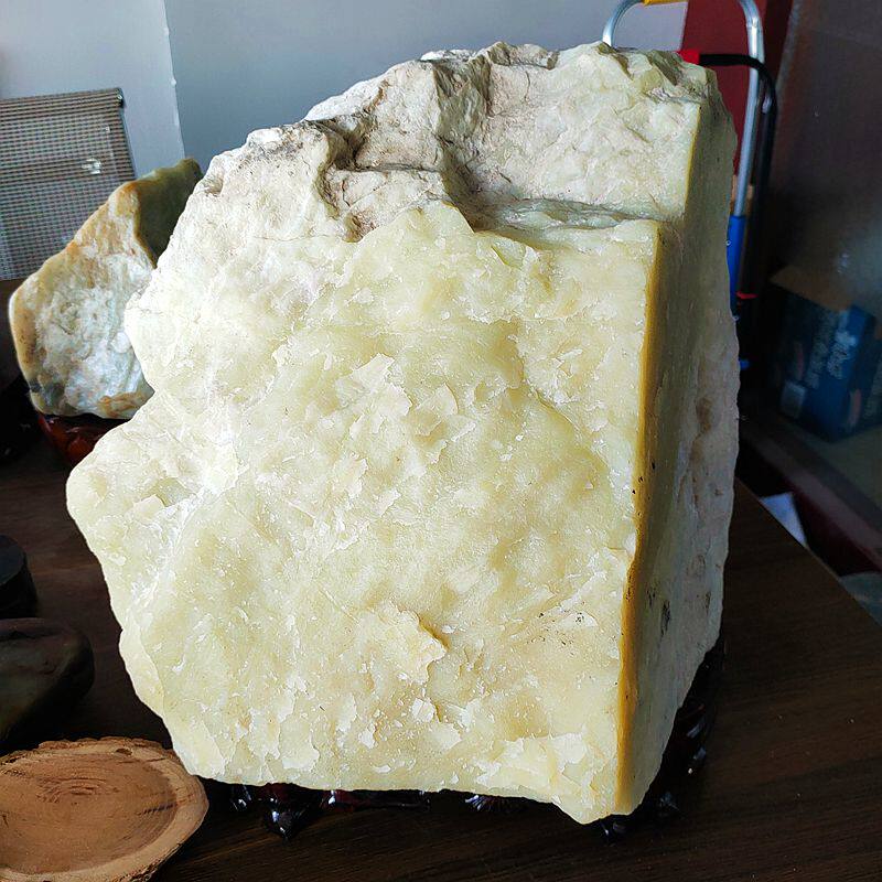 若羌鸡油黄玉大块重器收藏投资料