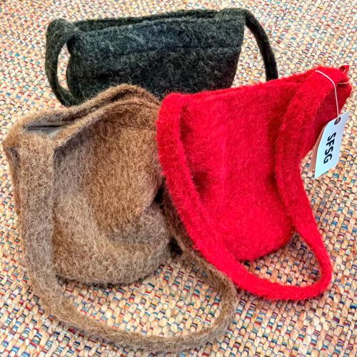 SFSG软糯大容量斜跨单肩包水桶包