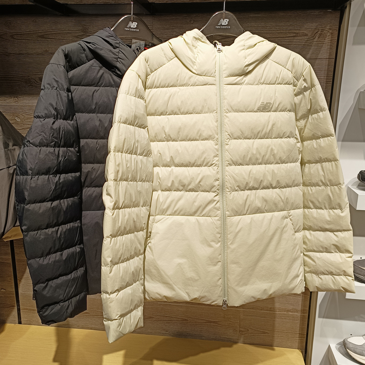 NB男子连帽轻薄保暖羽绒服外套