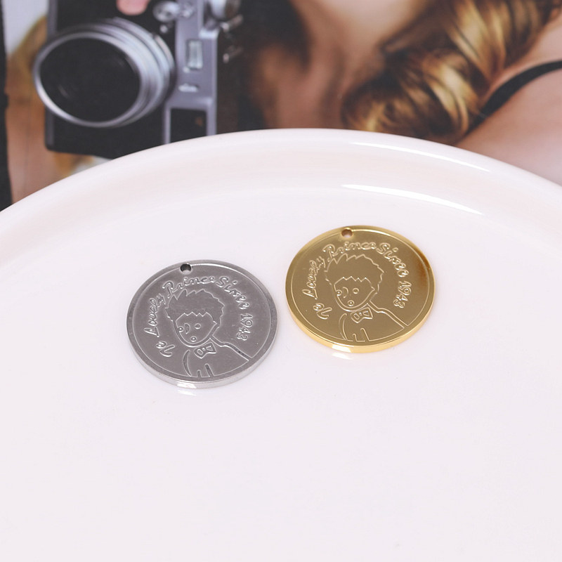 金含保色真金钛钢小男孩吊牌吊坠项链配件 diy手工饰品材料 坠子