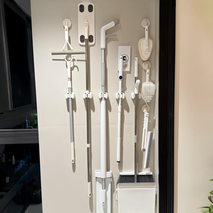 拖把壁挂夹浴室门后卫生间专用免打孔放扫把固定器置物架强力粘胶