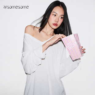 asomesome宽松露肩白色长袖 t恤女夏v领斜肩上衣打底针织防晒罩衫