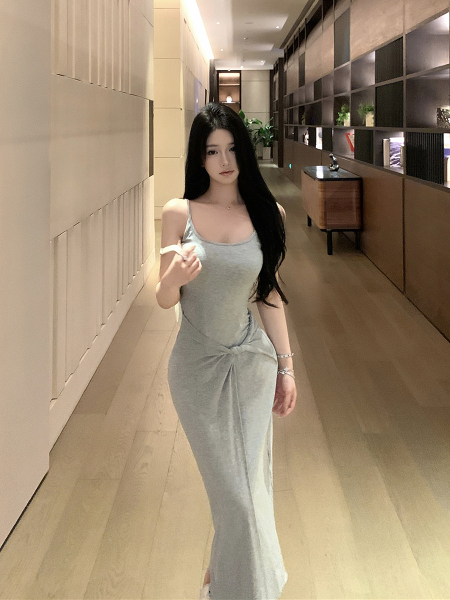 灰色针织吊带连衣裙女夏季扭结修身收腰鱼尾长裙辣妹显瘦包臀裙子