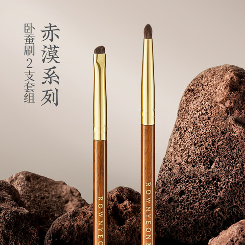 甄选小马毛，兼顾细腻与弹韧，着色有力。