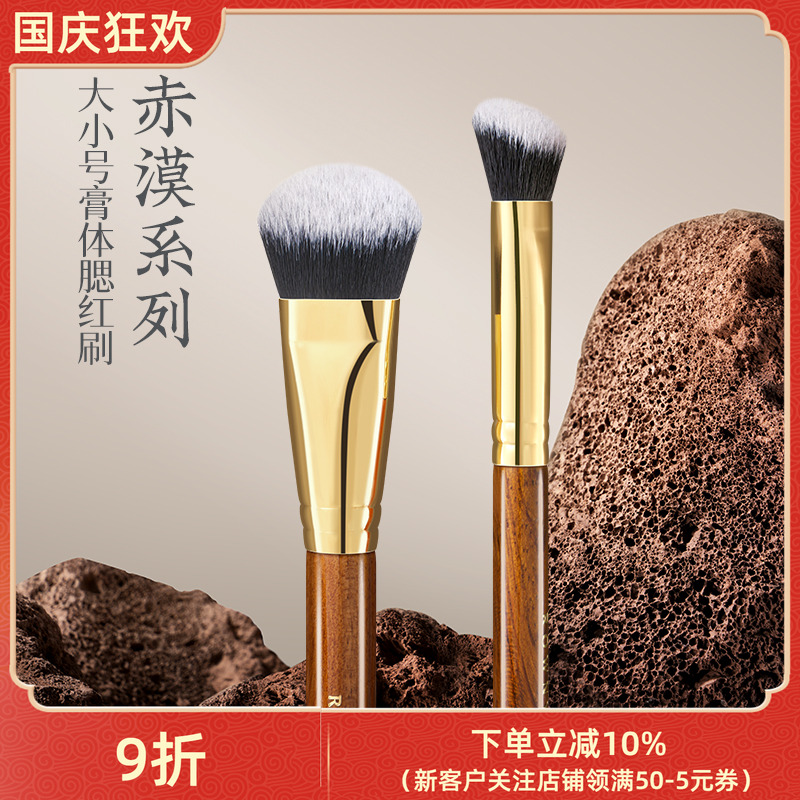 弹韧坡面，支撑力足，适配多种膏状彩妆产品