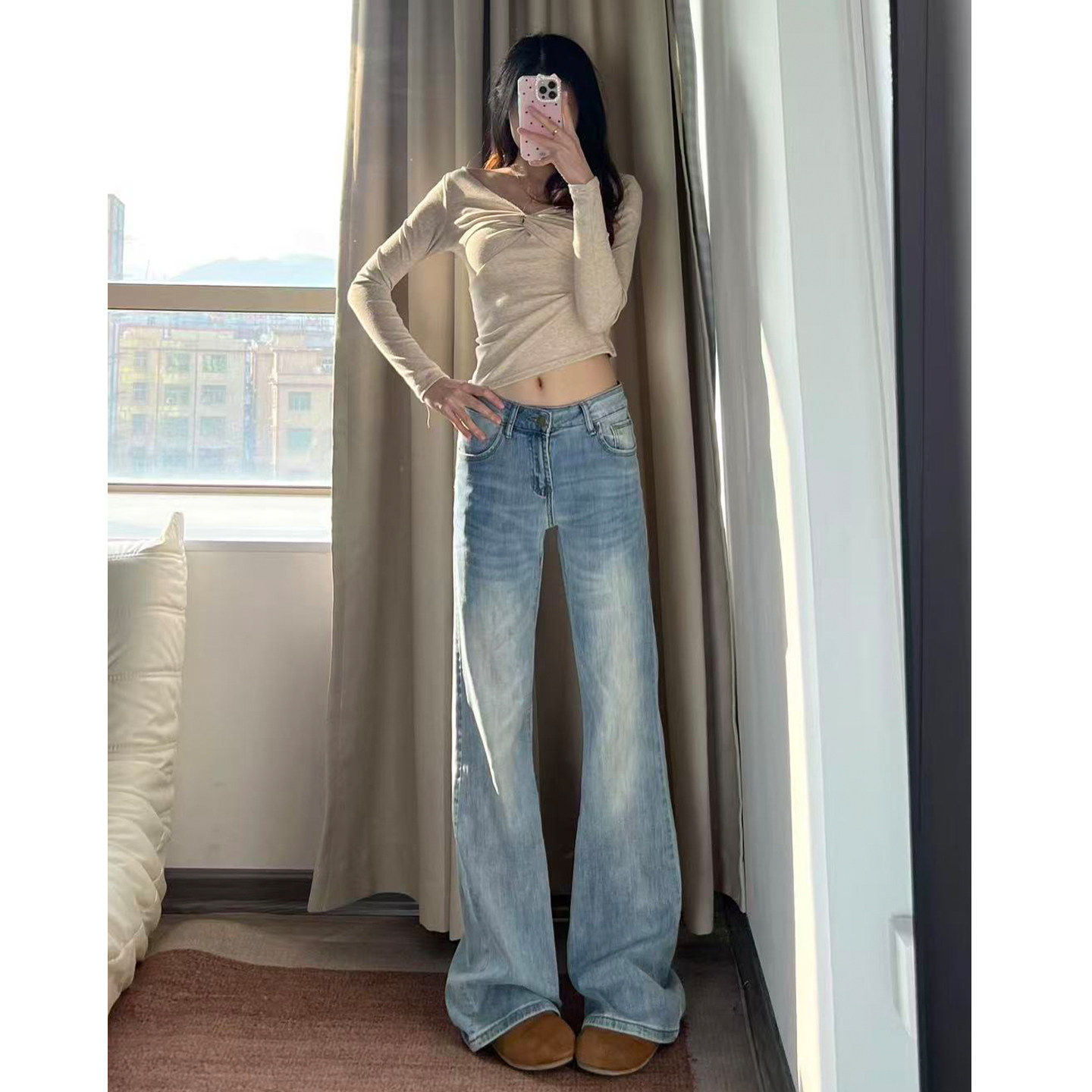 浅蓝色微喇牛仔裤女2026春夏新款低腰显瘦辣妹小个子不贴腿喇叭裤