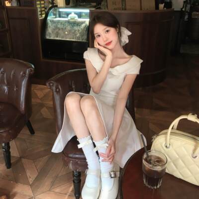 法式富家千金娃娃领连衣