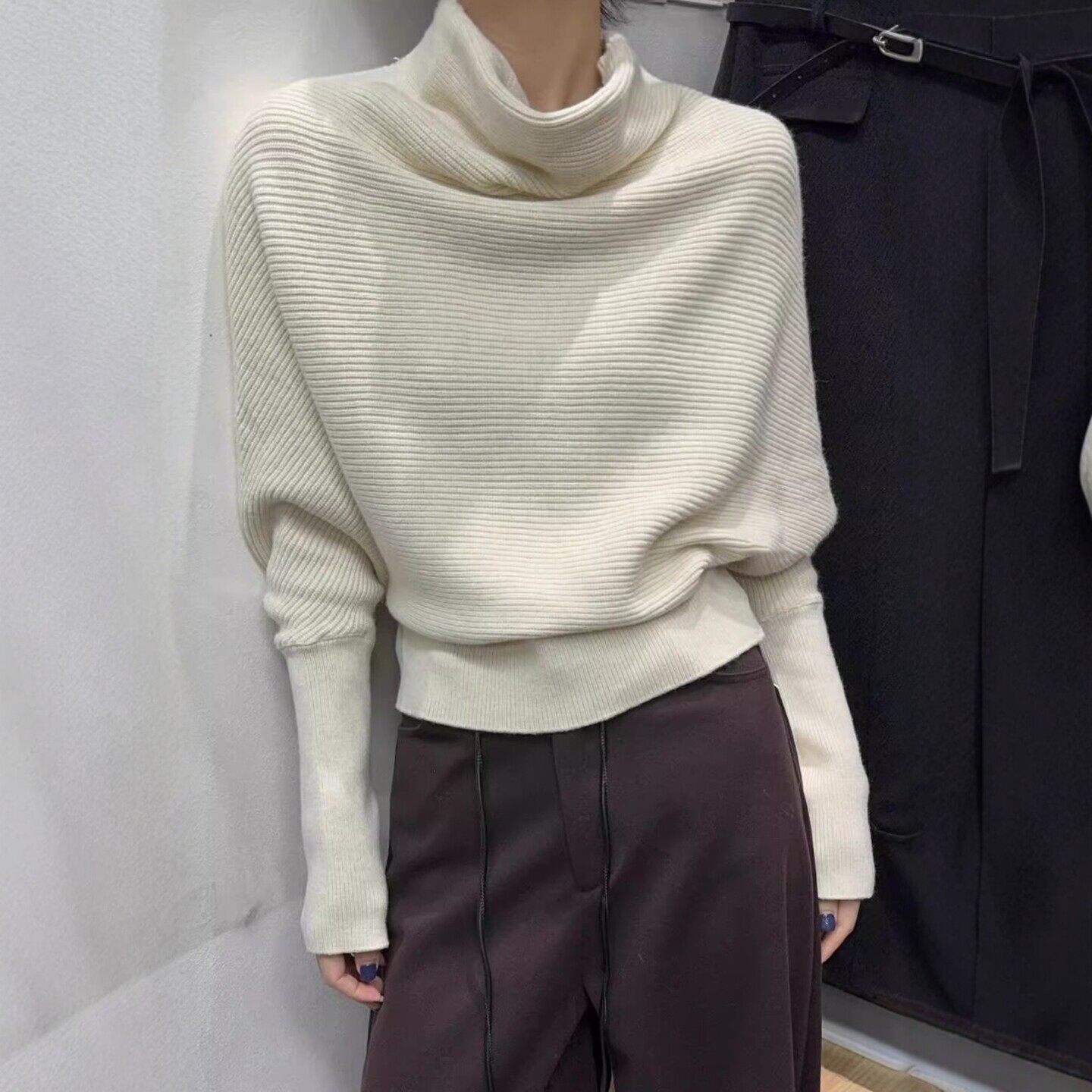 法式赫本风半高领蝙蝠袖针织衫女春季慵懒风收腰宽松套头毛衣上衣