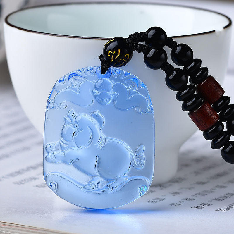 正品蓝水晶生肖猪吊坠十二生肖本命年蓝晶石蓝绒晶男女情侣吉祥物
