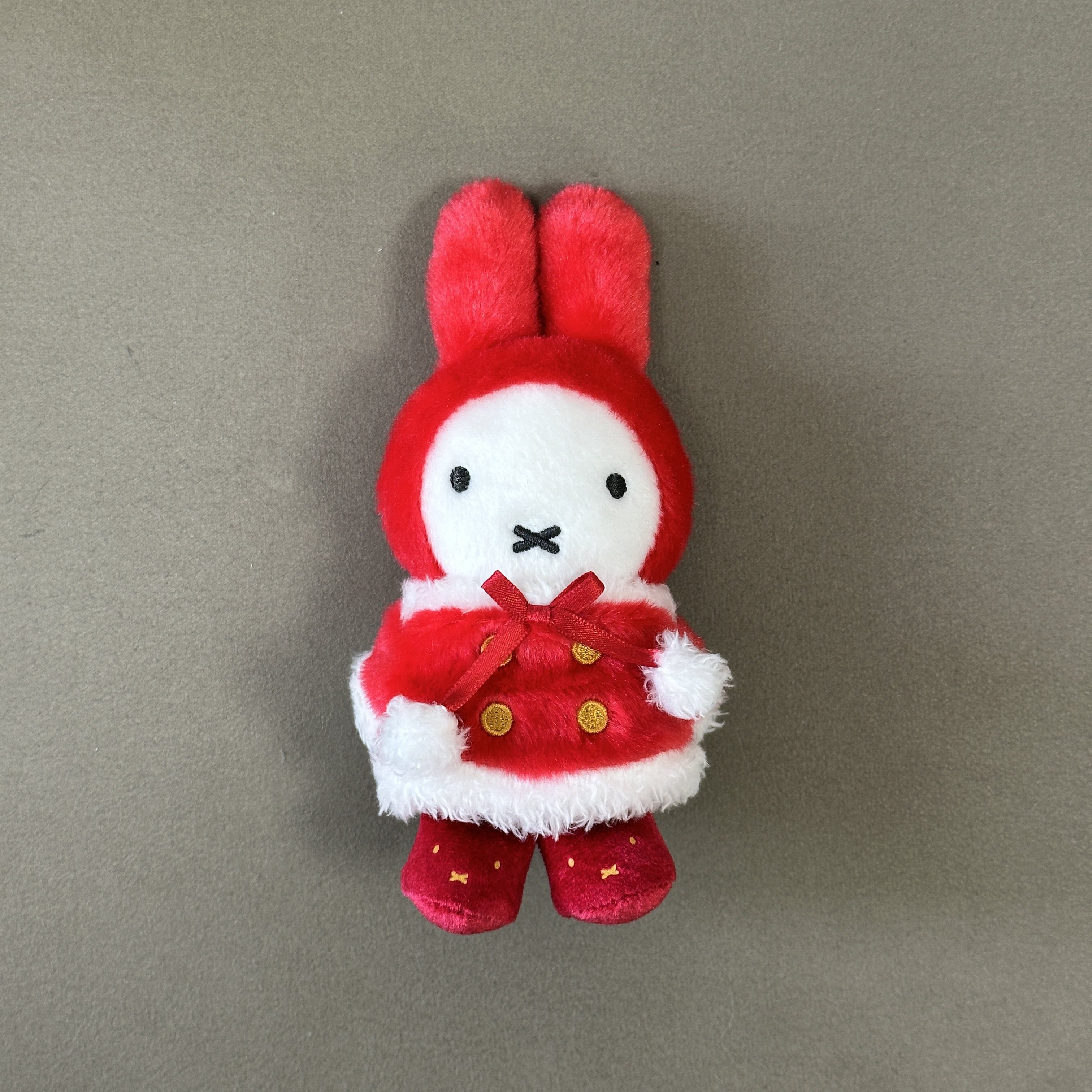 大阪Zakka限定红帽米菲红色提篮子款可爱毛绒玩偶新年小红帽米菲,模玩/动漫/周边/娃圈三坑/桌游,动漫挂件/文具,淘宝优惠券,粉丝福利购,淘宝优惠卷