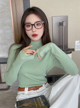 绿色半高领打底衫女内搭2025秋冬新款无缝一体毛衣针织修身小上衣