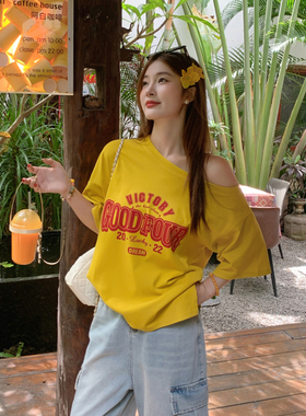 白色露肩短袖T恤女内搭2025春夏季新款印花宽松显瘦斜肩上衣外穿