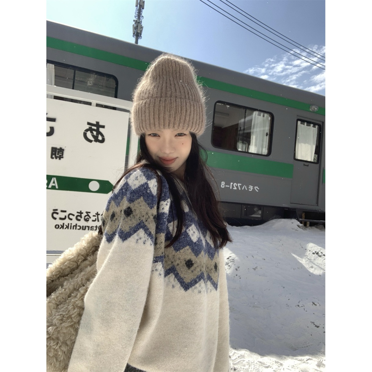 费尔岛撞色菱格几何图案提花毛衣