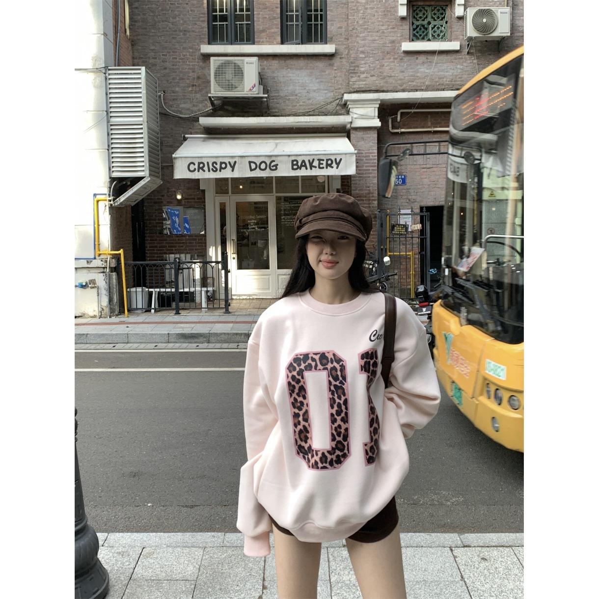 豹纹数字印花宽松长袖加绒卫衣