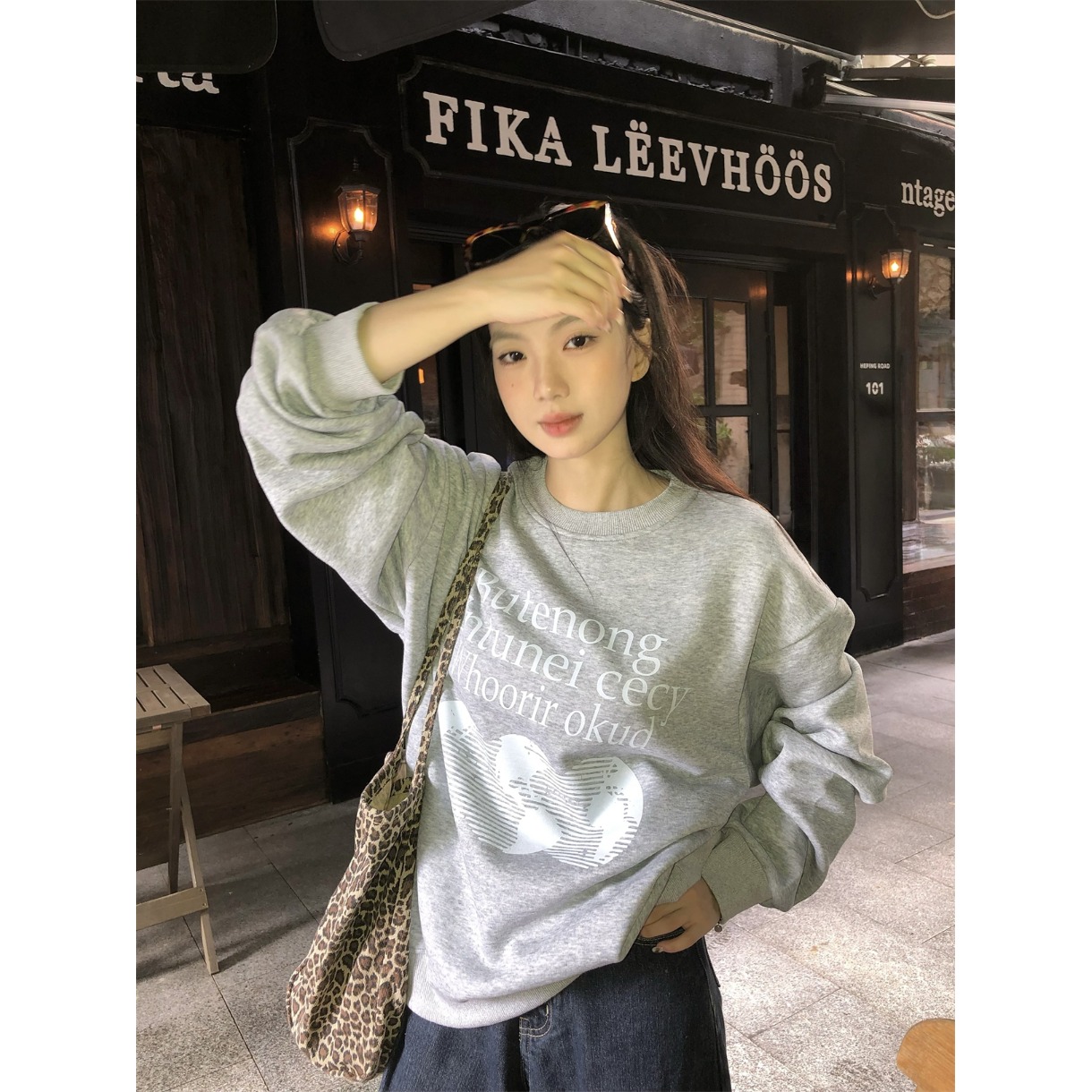 慵懒地球字母宽松加绒长袖卫衣