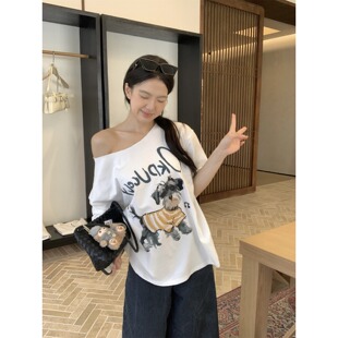 黑奶酪 美式 慵懒小狗印花斜肩宽松t恤短袖 上衣 BLACK