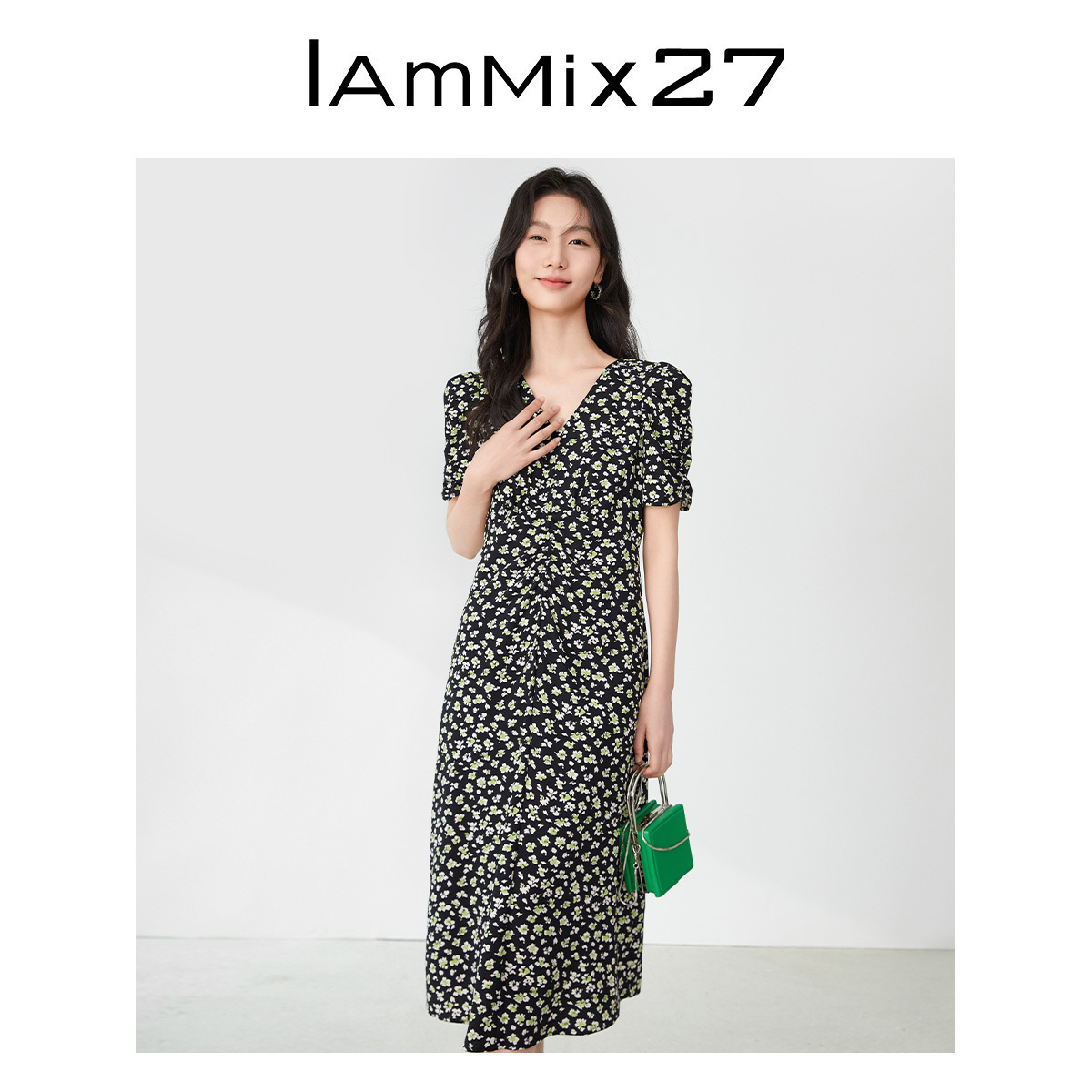 IAmMIX27法式碎花V领连衣裙