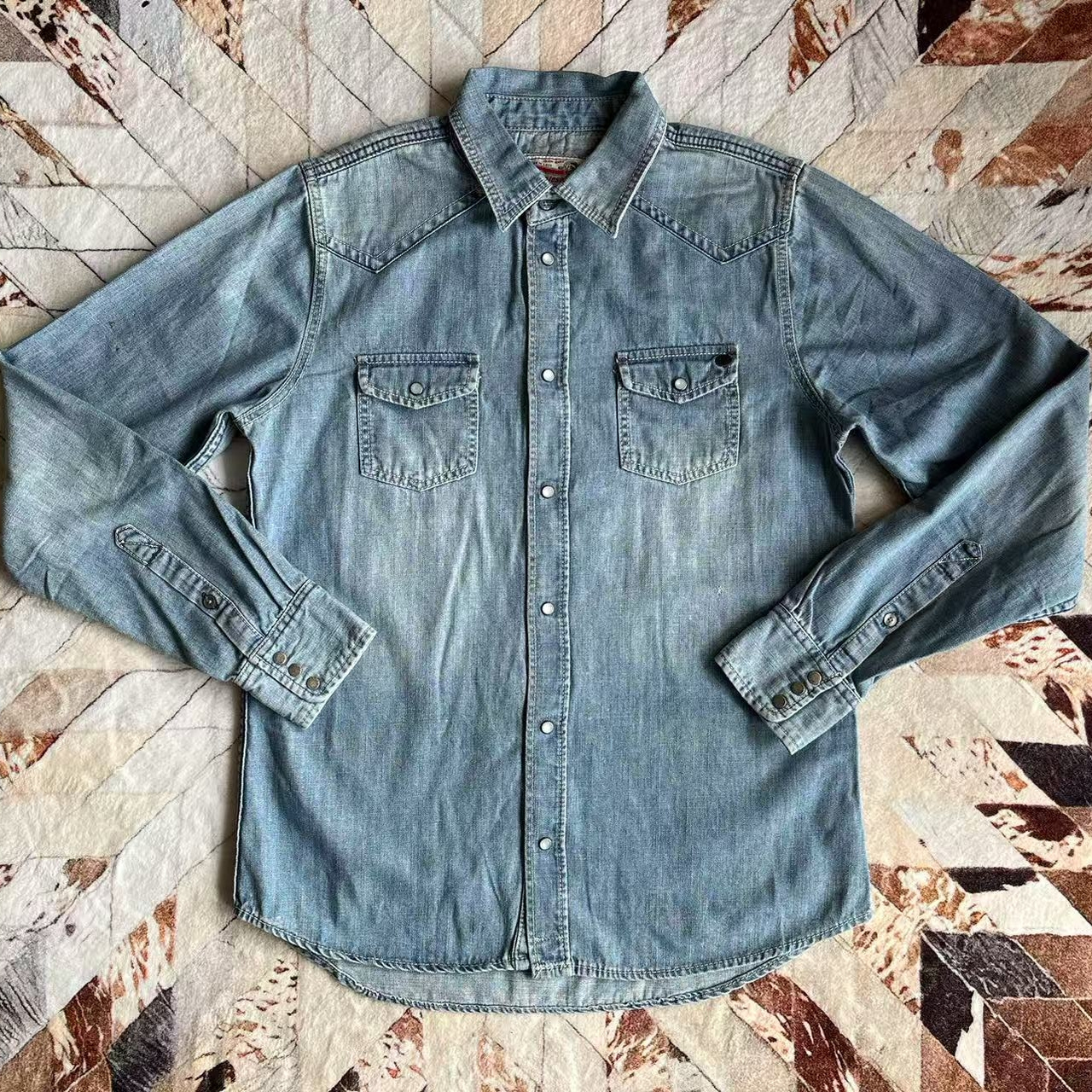 水洗磨白牛仔衬衫春秋厚款上衣