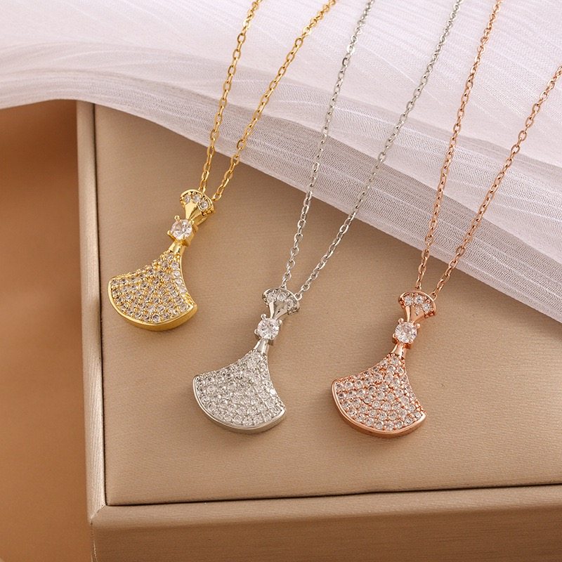 Whisper Charms 钛钢满钻小裙子项链女ins简约扇形裙摆吊坠爆款,饰品/流行首饰/时尚饰品新,银饰项链,淘宝优惠券,粉丝福利购,淘宝优惠卷