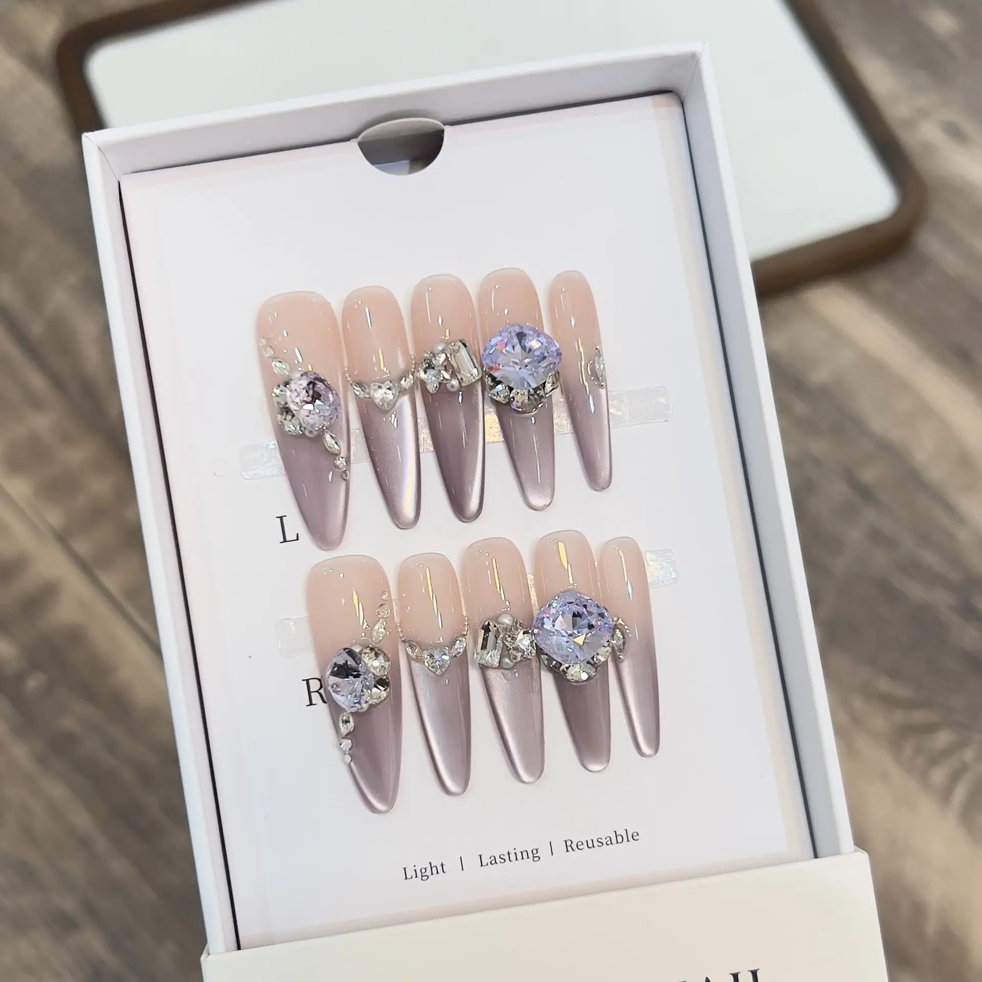 新款纯手工穿戴甲高级感紫色浪漫冰透猫眼爆闪锆石钻美甲贴可拆卸