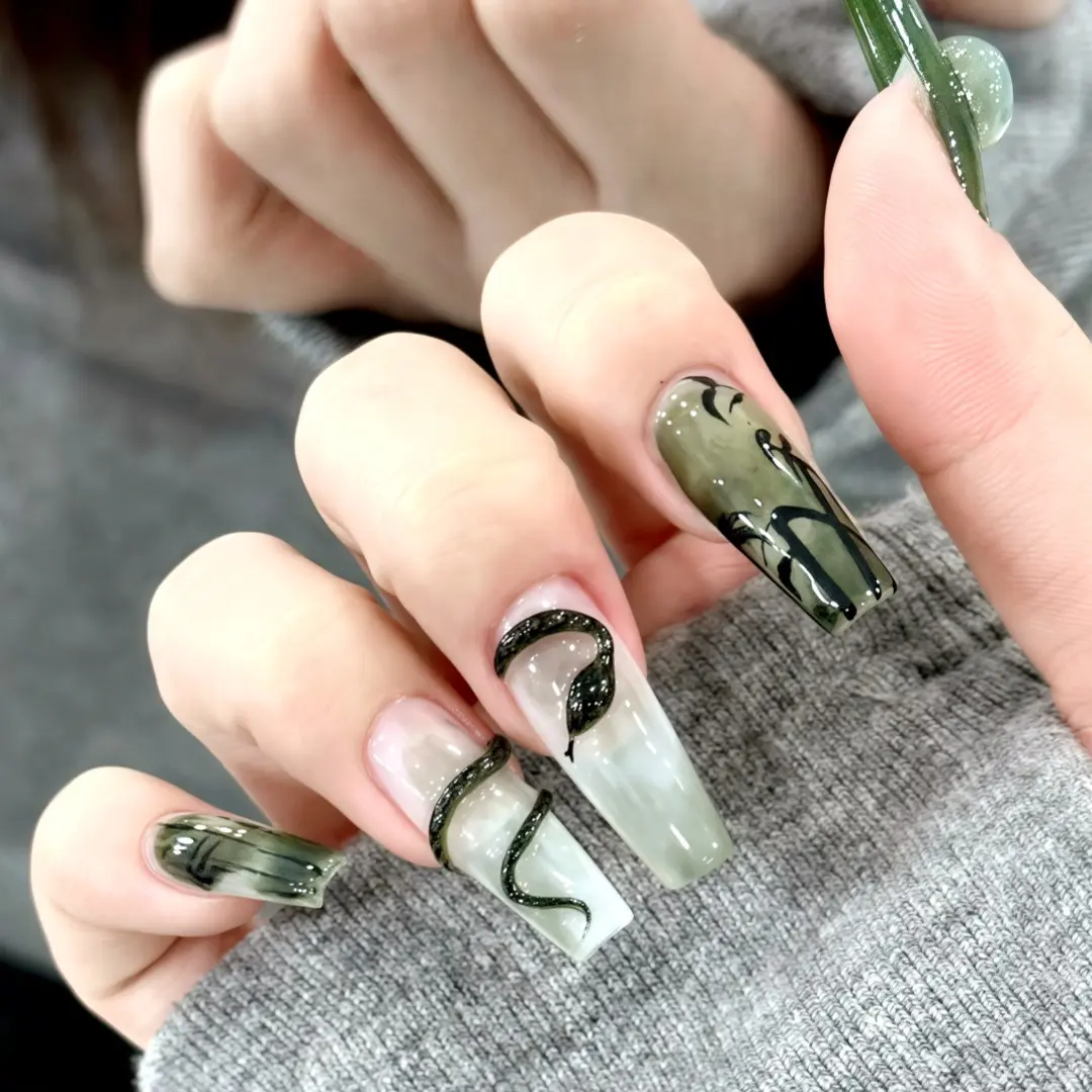 S114-国风水墨青蛇穿戴甲平安扣浮雕蛇年美甲贴竹子假指甲贴片