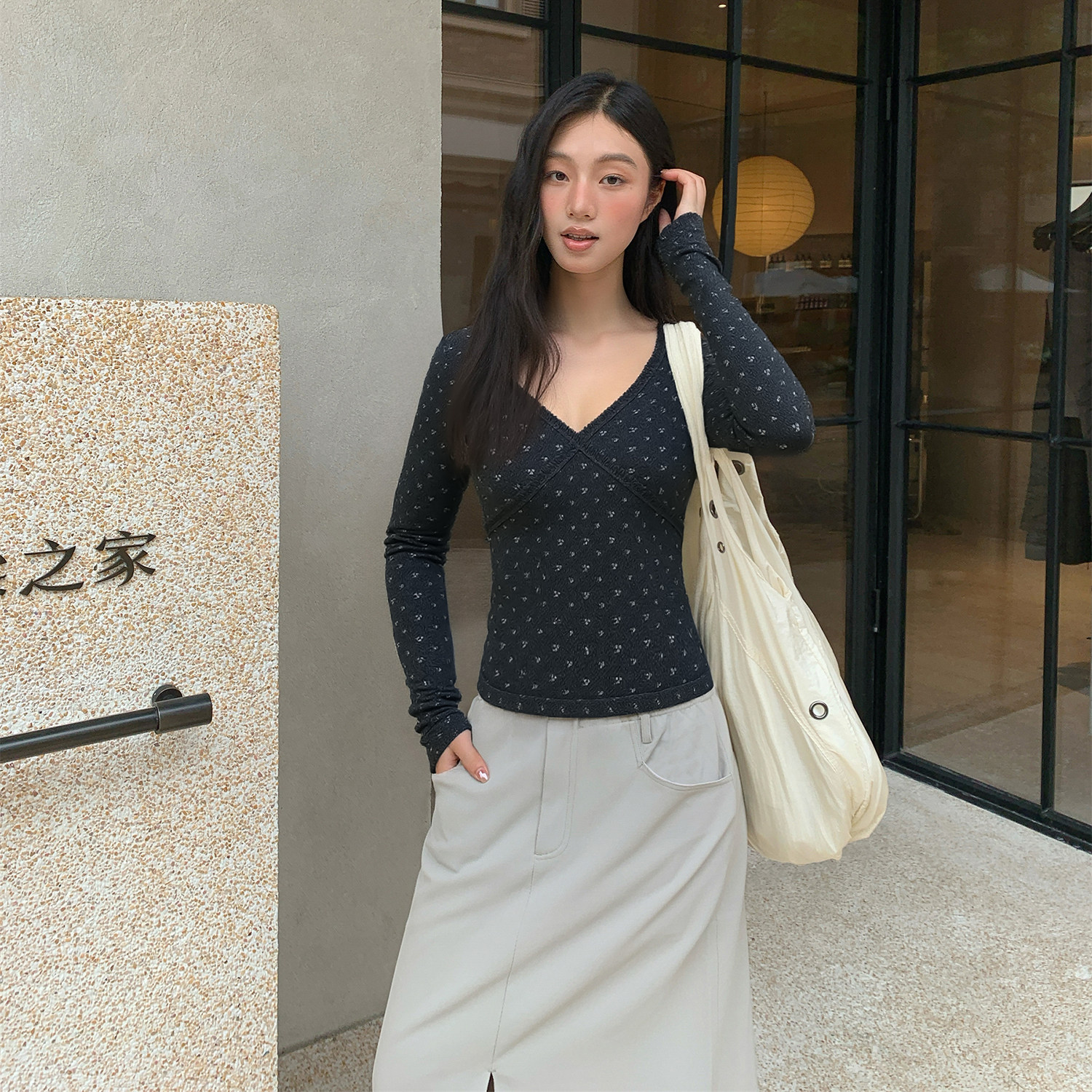 设计感蕾丝边长袖灰色T恤
