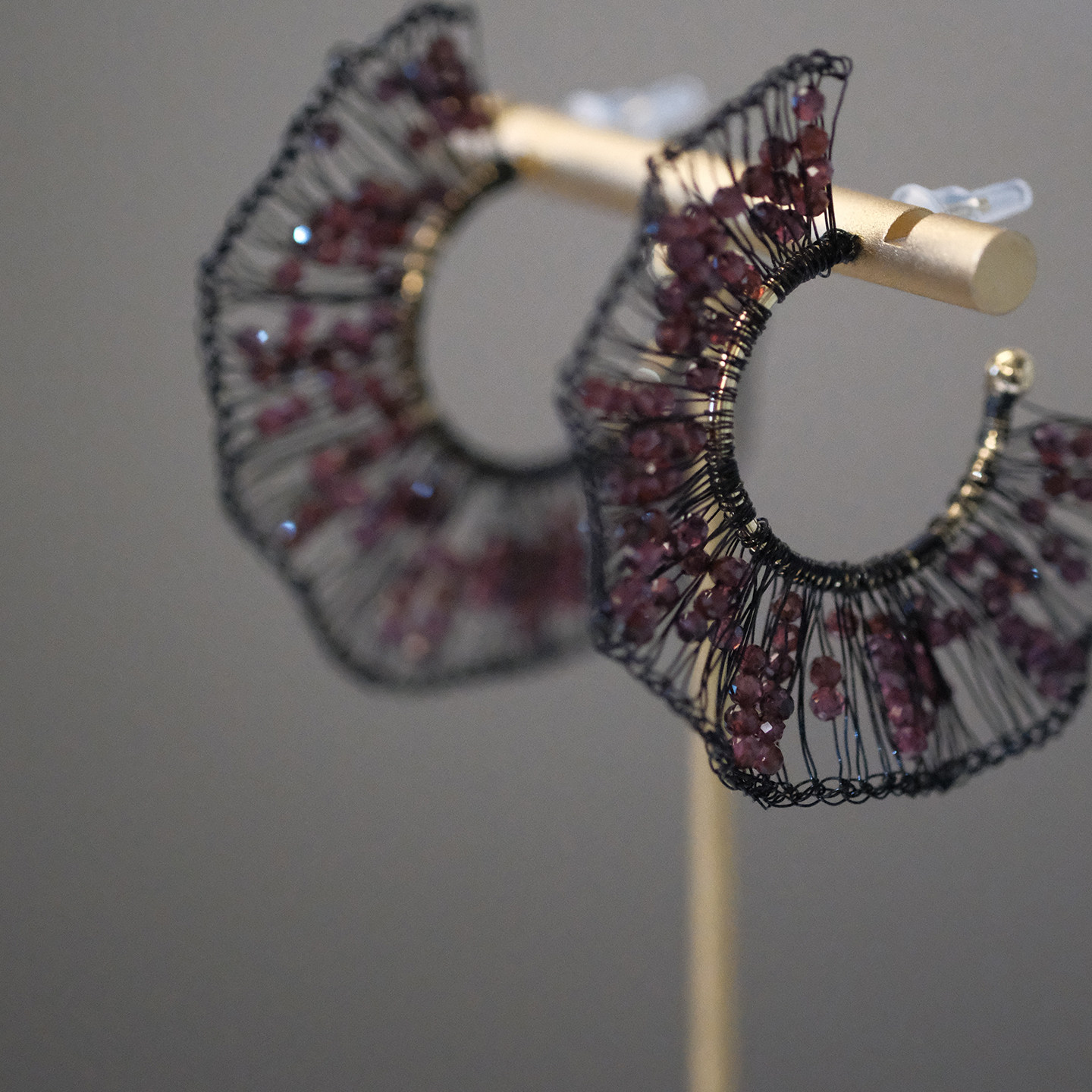 石榴石黑色系铜丝钩针中古款小众设计师款超精致耳圈耳环,饰品/流行首饰/时尚饰品新,耳环,淘宝优惠券,粉丝福利购,淘宝优惠卷