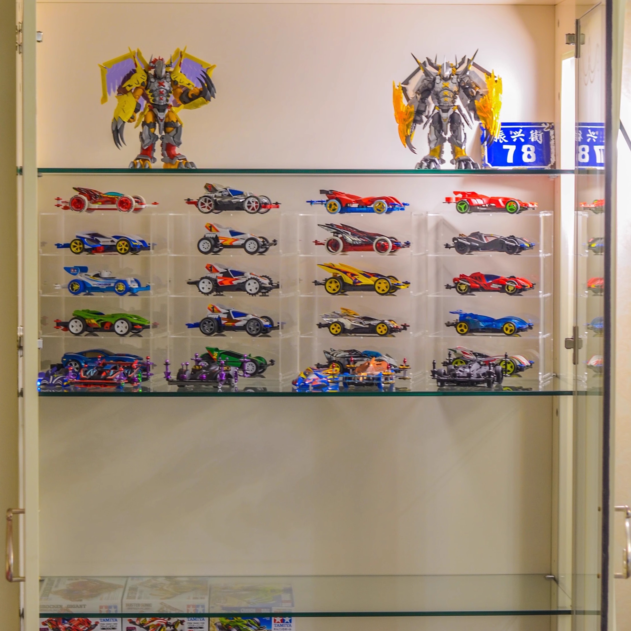 四驱车车模玩具防尘收纳盒展示盒