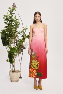 欧洲站人丝亚麻花卉朱砂红印花吊带连衣裙2025新款度假修身连衣裙