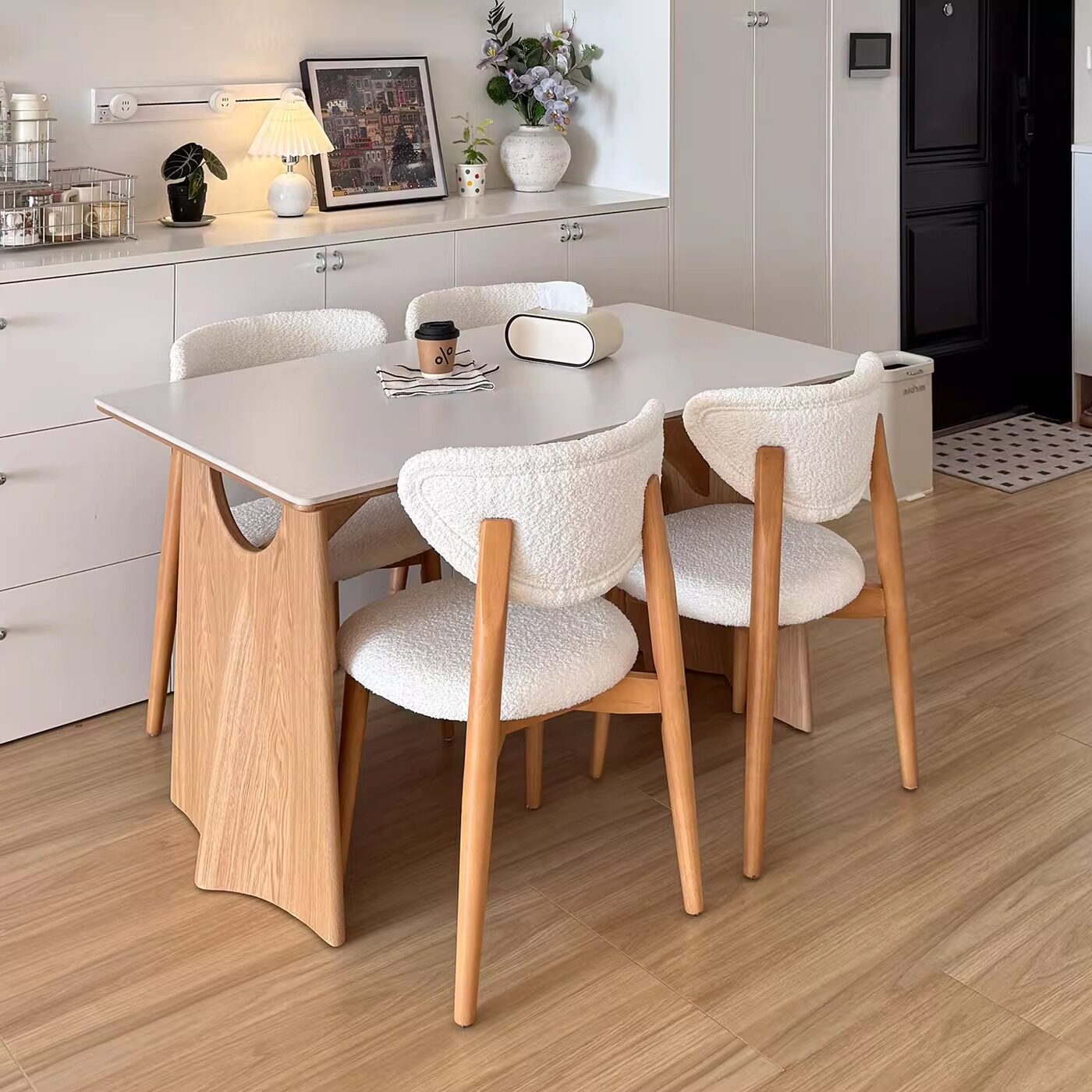 原木风实木餐桌长方形2026新款家用现代简约一桌四椅纯白岩板餐桌